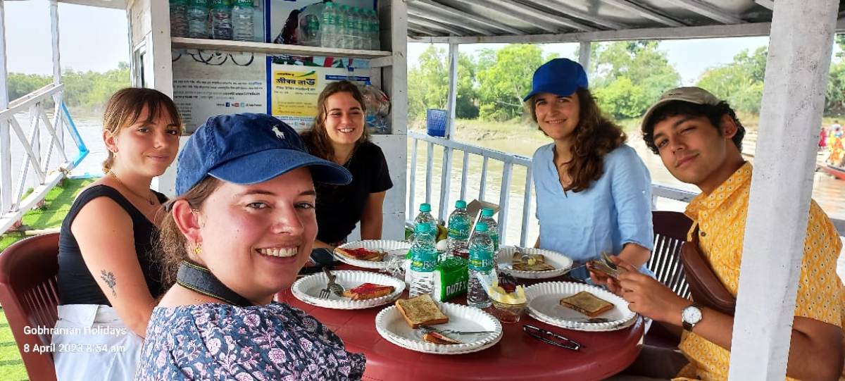 sundarban package tour lunch time